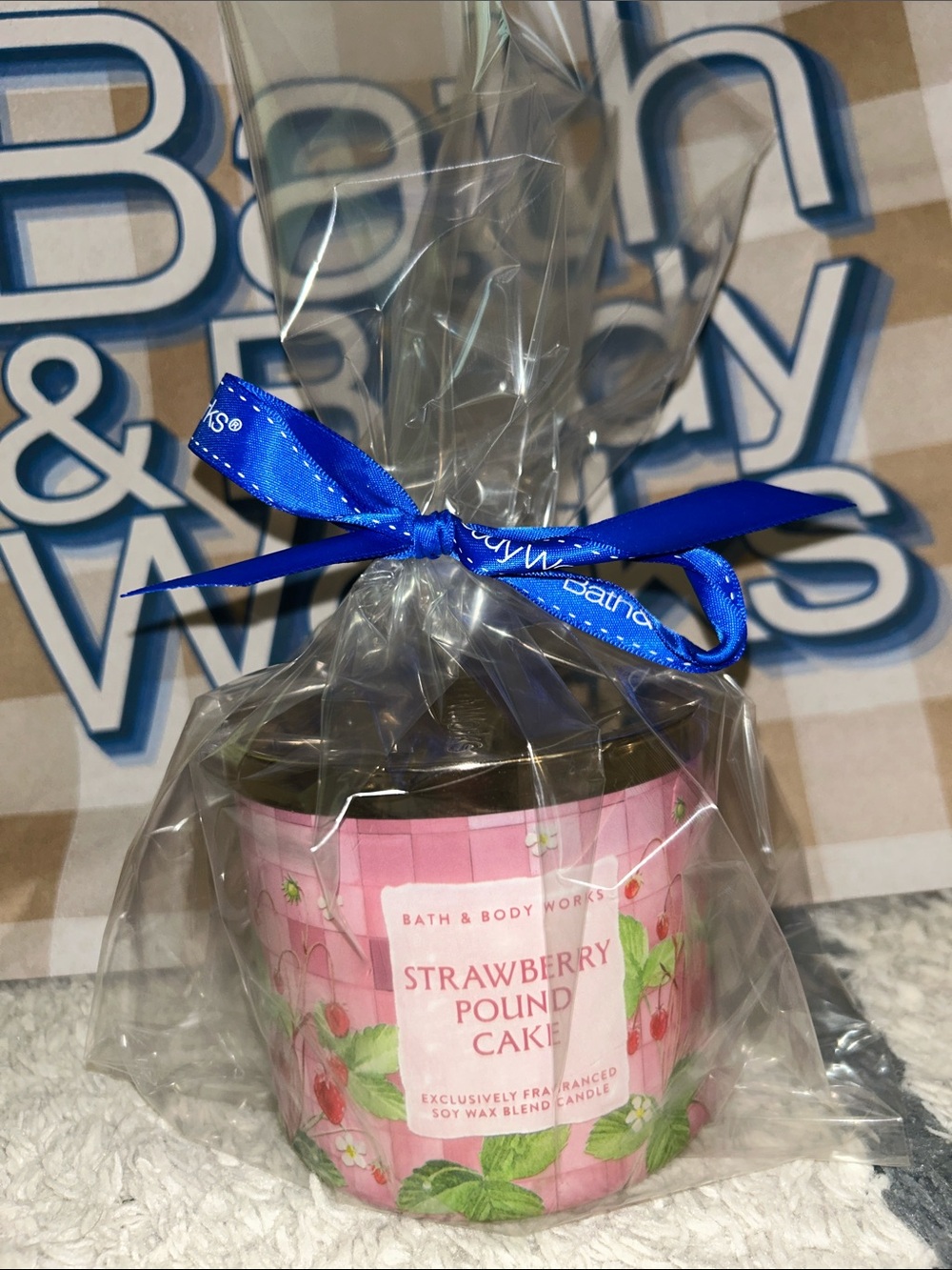 Bath & Body Works Strawberry Pound Cake Candle - Pink